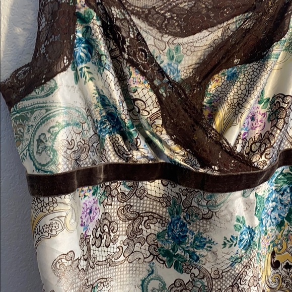 Lace trim camisole tank - Picture 2 of 4